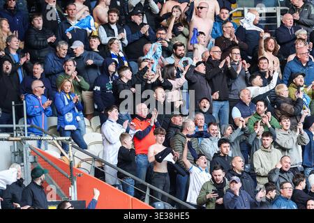 Hull, Royaume-Uni. 21 mars 2026. Fans de Sheffield Wednesday pendant le match de Hull City v Sheffield Wednesday EFL Sky Bet Championship au MKM Stadium, Hull, Angleterre, le 21 mars 2026 crédit : Richard Bierton/Every second Media crédit : Every second Media/Alamy Live News Banque D'Images