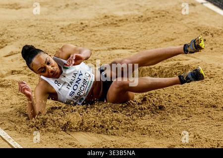 Larissa Iapichino, italienne, participe à la finale de saut en longueur féminin le jour 3 des Championnats du monde d'athlétisme en salle Kujawy Pomorze 2026 au Kujawsko Pomorska Arena Torun le 22 mars 2026 à Torun, Pologne. (Crédit : Marcel ter bals/MTB-photo/Alamy Live News) Banque D'Images