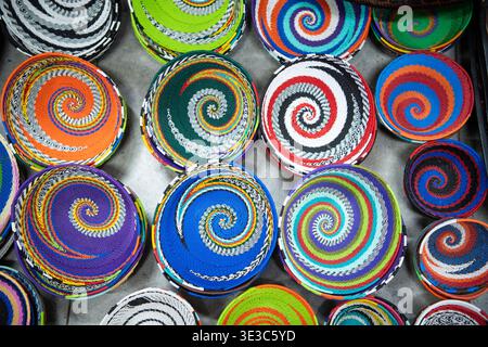 Paniers à vendre au Pan African Women Market, Cape Town, Afrique du Sud Banque D'Images