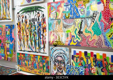 Peintures en vente au Pan African Women Market, Cape Town, Afrique du Sud Banque D'Images