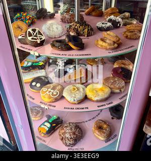 Beignets sur un affichage circulaire. Banque D'Images