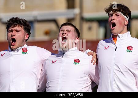 Oxford, Angleterre, Royaume-Uni, 21 mars 2026 Harry Wright de l'Angleterre U19 chante l'hymne national avant le match amical Angleterre U19 contre Japon National High School Team crédit : Nick B images/Alamy Banque D'Images
