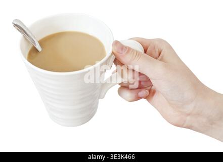 Tient une tasse de café avec du lait sur un fond blanc Banque D'Images