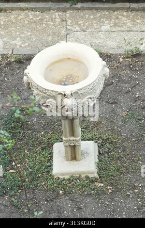 Bol en marbre dans le jardin de Livadia Palace, Crimée Banque D'Images