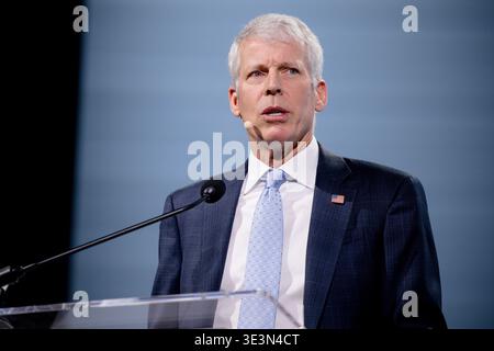 Houston, États-Unis. 23 mars 2026. Chris Wright, secrétaire du département américain de l’énergie, s’exprime sur scène lors de la CERAWeek 2026 de S&P Global au Hilton Americas à Houston, Texas, le 23 mars 2026. La discussion sur cet événement rassemble des leaders mondiaux de l’énergie pour explorer le thème de « convergence et concurrence : énergie, technologie et géopolitique ». (Photo de Marcus Ingram/Sipa USA) crédit : Sipa USA/Alamy Live News Banque D'Images