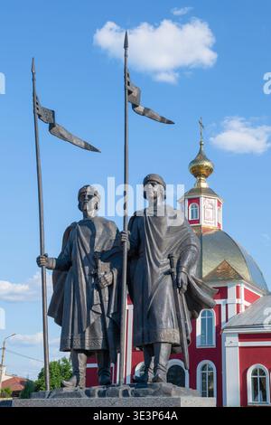 BORISOGLEBSK, RUSSIE - 03 JUIN 2023 : sculptures des Saints russes Boris et Gleb par une journée ensoleillée de juin Banque D'Images