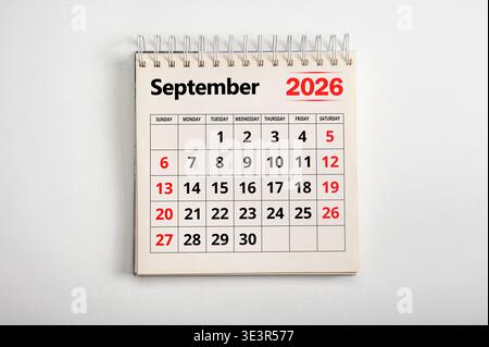Septembre 2026. Résolution, stratégie, solution, objectif, affaires et vacances. Page de calendrier de septembre 2026 sur fond blanc, planification du printemps et tim Banque D'Images