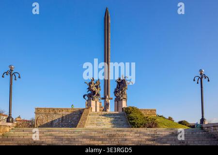 Veliko Tarnovo Bulgarie, 13 mars 2026. Le majestueux monument (Assenevtsi), aussi appelé (les cavaliers). Le monument est une création d'un centime impressionnant Banque D'Images