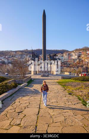 Veliko Tarnovo Bulgarie, 13 mars 2026. Le majestueux monument (Assenevtsi), aussi appelé (les cavaliers). Le monument est une création d'un centime impressionnant Banque D'Images