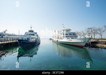 Lausanne, Suisse, 21 mars 2026. Deux navires à passagers General Guisan et Lausanne accostent dans le port d'Ouchy sur le lac Léman Banque D'Images