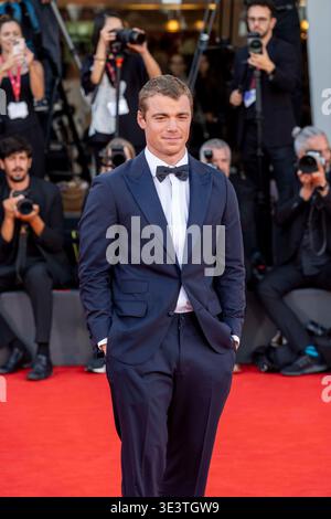 Lido di Venezia, Italie, 2 septembre 2025 - Gabriel Basso assiste au tapis rouge 'A House of Dynamite' au Festival du film de Venise - crédit : Martina Dal Piano Banque D'Images