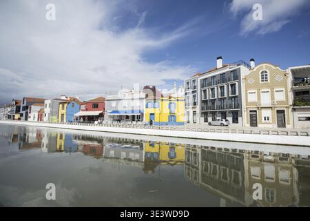 La vieille ville d'Aveiro au sud de Porto au Portugal en Europe. Portugal, Porto, avril 2019 Banque D'Images