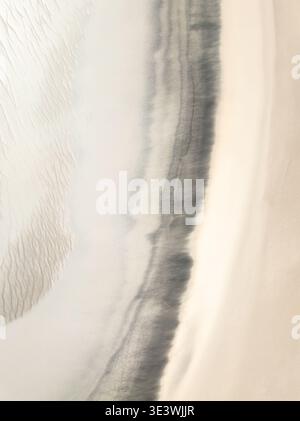 Une vue aérienne époustouflante sur les dunes de Saujil à Catamarca, Argentine, mettant en valeur les lignes et les textures du vaste paysage sablonneux sous un SO Banque D'Images