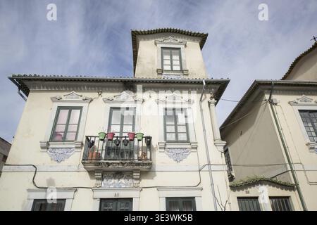 L'architecture dans la ville d'Espinho, au sud de la ville Porto à Porugal en Europe. Portugal, Porto, avril 2019 Banque D'Images