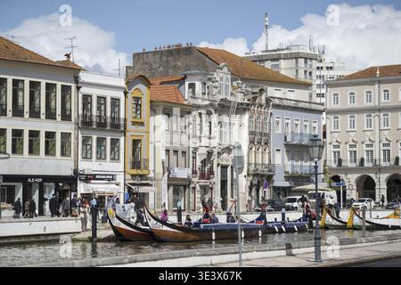 La vieille ville d'Aveiro au sud de Porto au Portugal en Europe. Portugal, Porto, avril 2019 Banque D'Images