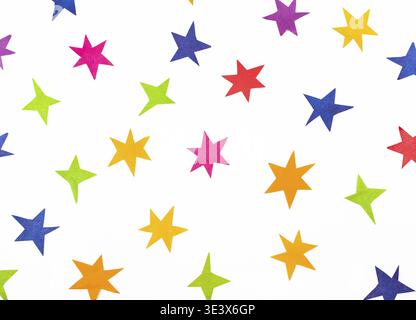 Vue de dessus de diverses étoiles sculptées à la main dans du papier coloré sur un fond blanc Banque D'Images