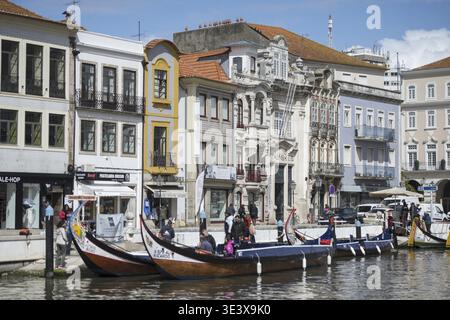 La vieille ville d'Aveiro au sud de Porto au Portugal en Europe. Portugal, Porto, avril 2019 Banque D'Images