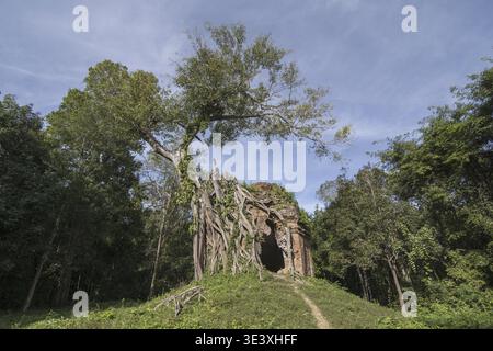 Les ruines khmères des ruines de Sambor Prei Kuk au nord de la ville de Kampong Thom au Cambodge. Cambodge, Kampong Thom, novembre 2017 Banque D'Images
