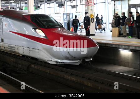 Gare de train à grande vitesse Shinkansen dans la ville de Sendai, Japon. Banque D'Images