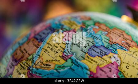 Vue rapprochée d'un globe terrestre montrant les pays de la région du moyen-Orient Banque D'Images