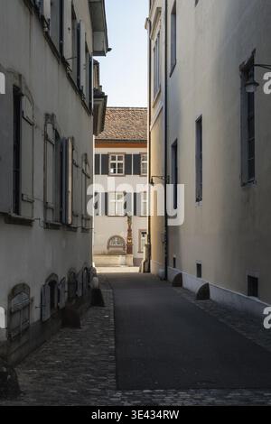 Pittoresque ruelle de la vieille ville dans la vieille ville de Bâle, canton de Bâle-ville, Suisse Banque D'Images