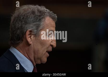 Madrid, Espagne. 25 mars 2026. Alberto Núñez Feijóo, chef du Parti populaire espagnol et chef de l'opposition, assiste à la session plénière du Congrès pendant la session parlementaire pour le contrôle du gouvernement. (Photo de David Canales/SOPA images/SIPA USA) crédit : SIPA USA/Alamy Live News Banque D'Images