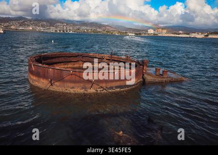 Rusty partie d'USS Arizona à Pearl Harbor, à Oahu, Hawaii Banque D'Images