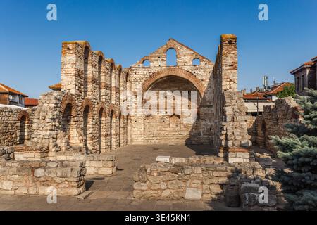 Ruines de la basilique Sainte-Sophie dans l'ancienne ville de Nessebar Bulgarie Banque D'Images