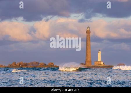 France, Finistère, Plouguernau, l'île vierge dans l'archipel de Lilia, le phare de l'île vierge, le plus haut phare d'Europe avec une hauteur de 82.5 mètres Banque D'Images