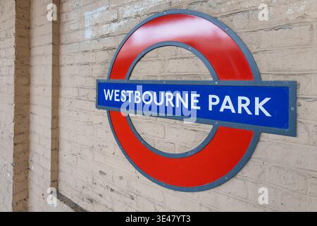 Panneau de la station de métro Westbourne Park London. Londres, Royaume-Uni, 28 août 2023 Banque D'Images
