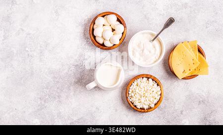 Probiotiques produits laitiers fermentés - yogourt, kéfir, fromage cottage, mozzarella et gouda fromages. Banque D'Images