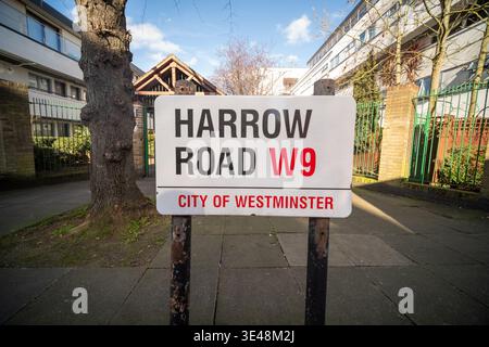 LONDRES - 24 FÉVRIER 2026 : Harrow Road W9 panneau de rue City of Westminster Maida Hill Banque D'Images