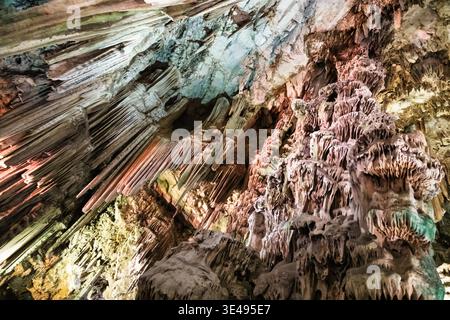 Stalactites in compris Michael's Cave à Gibraltar Banque D'Images