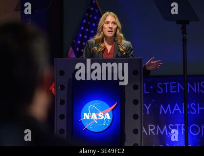 Washington, États-Unis d'Amérique. 24 mars 2026. Dana Weigel, responsable du programme de la Station spatiale internationale, prononce un discours lors d’un événement décrivant la politique spatiale nationale du président Trump, le 24 mars 2026, à Washington, D.C. la NASA a donné la priorité à la construction d’une base lunaire permanente comme mission principale. Crédit : Bill Ingalls/NASA photo/Alamy Live News Banque D'Images