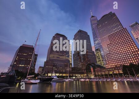 Coucher du soleil à Brookfield Place dans Battery Park, New York, United States Banque D'Images