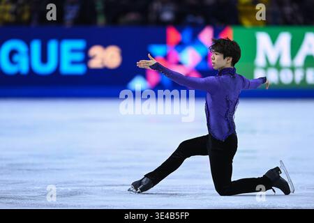 Prague, République tchèque. 26 mars 2026. Sato Shun, du Japon, se produit pendant le programme court masculin des Championnats du monde de patinage artistique de l'ISU 2026 à Prague, en République tchèque, le 26 mars 2026. Crédit : Zhang Haofu/Xinhua/Alamy Live News Banque D'Images