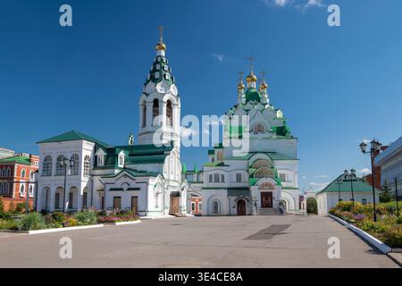 Vue de l'église de la Sainte Trinité par un jour ensoleillé d'août. Yoshkar-Ola, Russie Banque D'Images