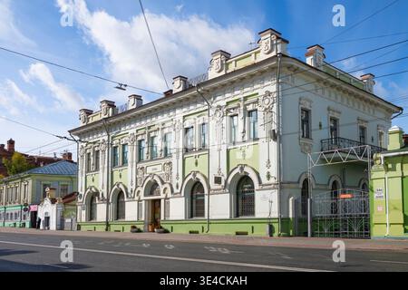 TOMSK, RUSSIE - 14 SEPTEMBRE 2025 : le bâtiment historique de la pharmacie provinciale par une journée ensoleillée de septembre Banque D'Images