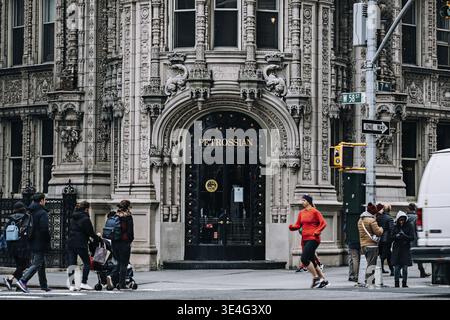 New York City - USA - 18 Mar 2019 : Petrossian boutique New York gastronomie restaurants à midtown Manhattan Banque D'Images