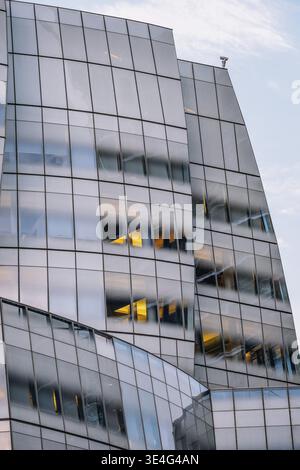 New York City - États-Unis - 14 mars 2019 : IAC Building, siège social d'InterActiveCorp situé au 555 West 18th Street, à l'angle nord-est de Elevent Banque D'Images