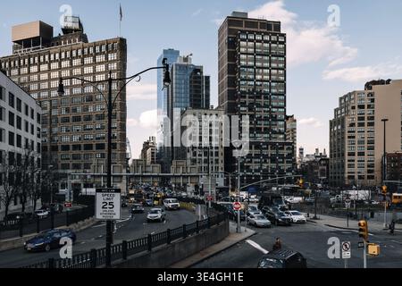 New York City - USA - 19 mars 2019 : le trafic lourd à l'heure de pointe de l'entrée de Holland Tunnel à Tribeca Lower Manhattan Banque D'Images