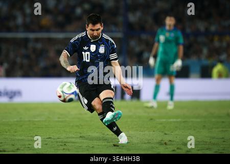 LÉGENDE : Buenos Aires, Argentine – 27 mars 2026 : L'équipe nationale Argentine affronte la Mauritanie au stade Alberto J. Armando (la Bombonera). Dans le coup d'envoi de leur série amicale avant les prochains défis internationaux, l'Albiceleste cherche à affiner sa performance devant une foule extatique. Crédit : /Alamy Live News Banque D'Images