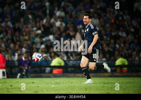 LÉGENDE : Buenos Aires, Argentine – 27 mars 2026 : le joueur de l'équipe nationale Argentine Lionel Messi contrôle le ballon. L'équipe Argentine affronte la Mauritanie au stade Alberto J. Armando (la Bombonera). Dans le coup d'envoi de leur série amicale avant les prochains défis internationaux, l'Albiceleste cherche à affiner sa performance devant une foule extatique. Crédit : /Alamy Live News Banque D'Images