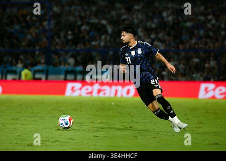 LÉGENDE : Buenos Aires, Argentine – 27 mars 2026 : L'équipe nationale Argentine affronte la Mauritanie au stade Alberto J. Armando (la Bombonera). Dans le coup d'envoi de leur série amicale avant les prochains défis internationaux, l'Albiceleste cherche à affiner sa performance devant une foule extatique. Crédit : /Alamy Live News Banque D'Images