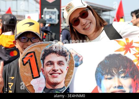 Suzuka, Japon. 28 mars 2026. Atmosphère du circuit - ventilateurs. 28.03.2026. Championnat du monde de formule 1, Rd 3, Grand Prix du Japon, Suzuka, Japon, jour de qualification. Crédit : James Moy/Alamy Live News Banque D'Images