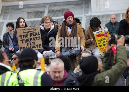 Londres, Royaume-Uni. 28 mars 2026. Ensemble contre la marche d'extrême droite à Londres. Une collection de musiciens, d'artistes, d'acteurs et d'organisations de la société civile se réunit pour une manifestation nationale « majeure » à Londres pour lutter contre la politique d'extrême droite. Crédit : Uwe Deffner/Alamy Live News Banque D'Images