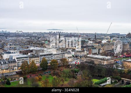 Vue panoramique d'Édimbourg en Écosse depuis Castle Hill Banque D'Images