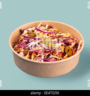 Salade de carottes au chou avec jalapeno dans un bol Banque D'Images