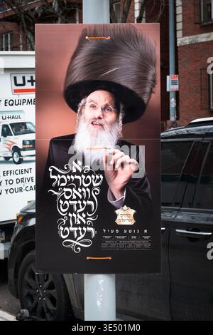 Un panneau yiddish à Brooklyn pour chapeaux de fourrure shtreimel, porté le jour du Sabbat par des hommes juifs orthodoxes. L'annonce vient de Kraus à Brooklyn. Banque D'Images