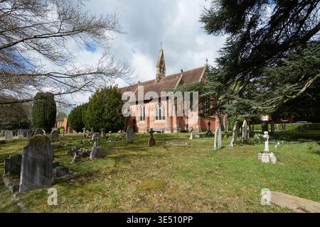 Église St John's, également connue sous le nom d'église paroissiale de St John the Baptist, Crowthorne, Berkshire, Royaume-Uni Banque D'Images
